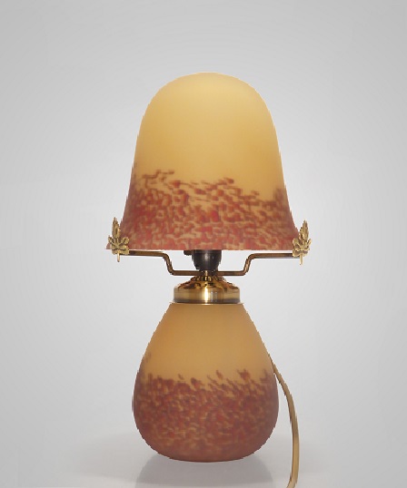 Lampe pâte de verre.                Haut. 34 cm